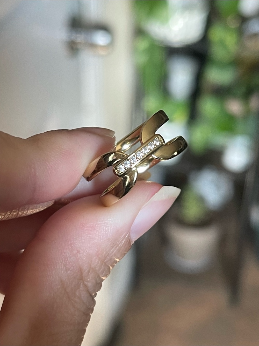 Gold Tone Link Bar Ring with Crystals